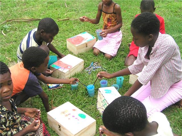 children-working-on-memory-box-project-in-South-Africa