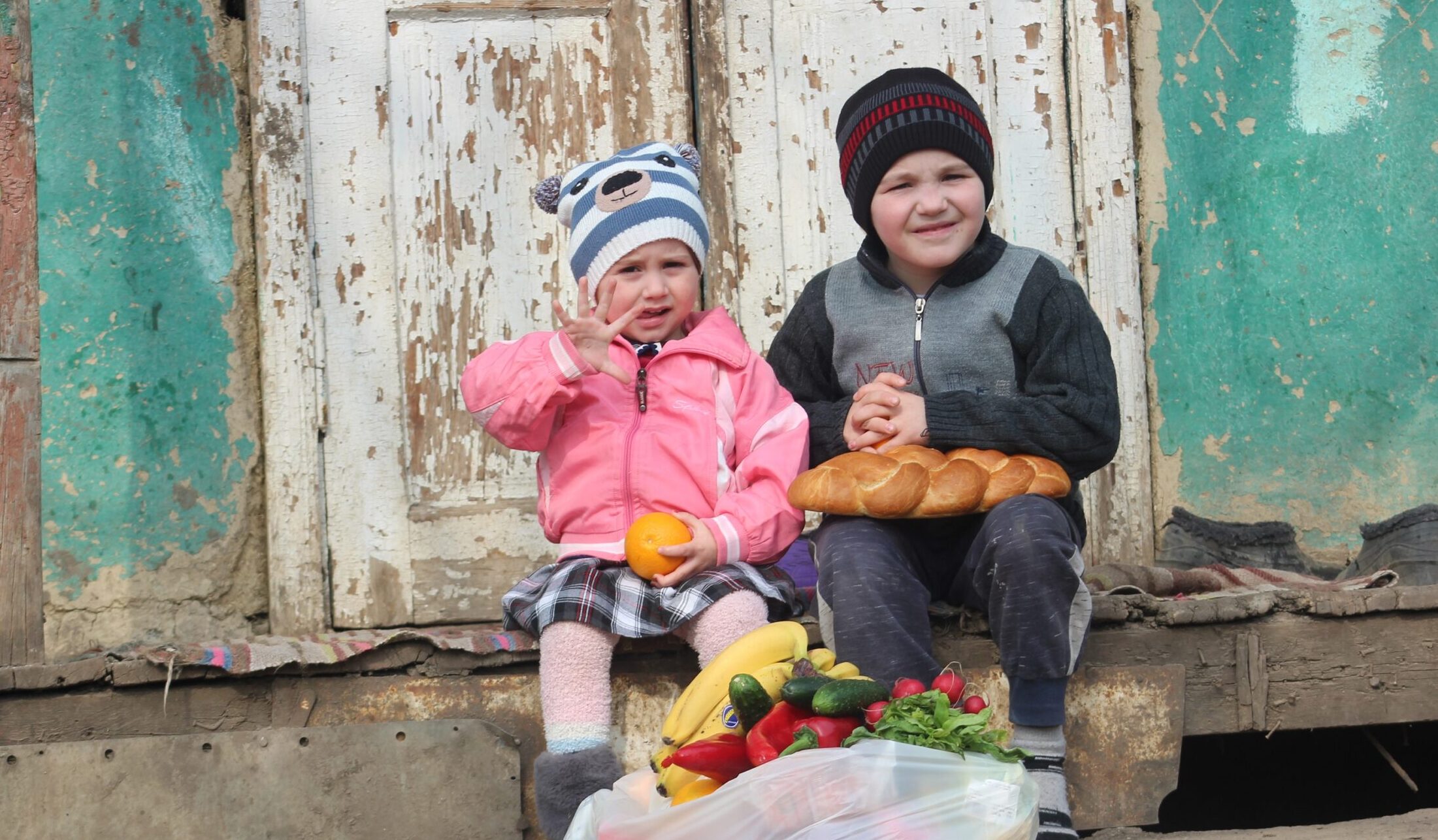 Moldovan children with food