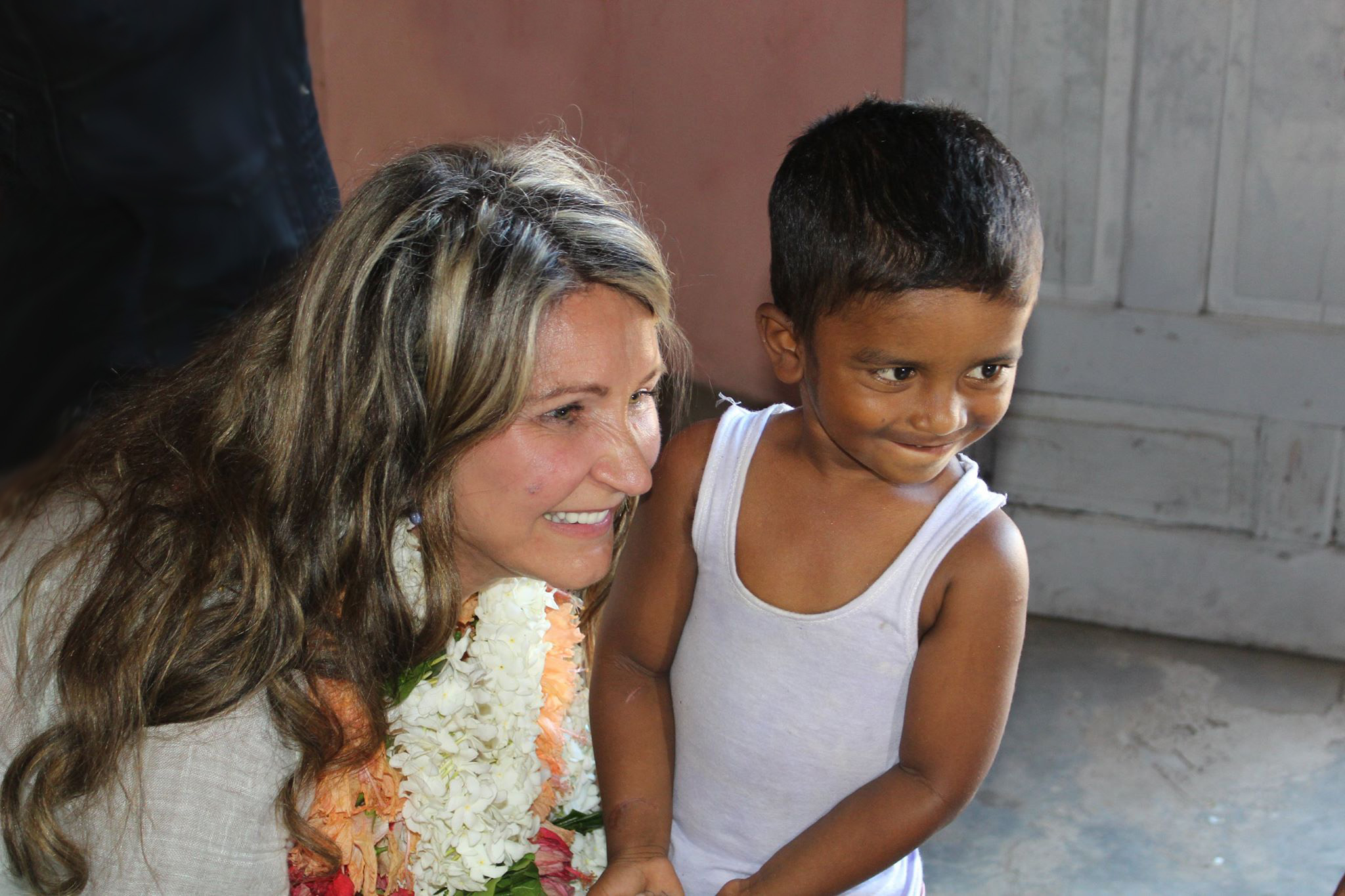 Donna cu un copil în Sri Lanka