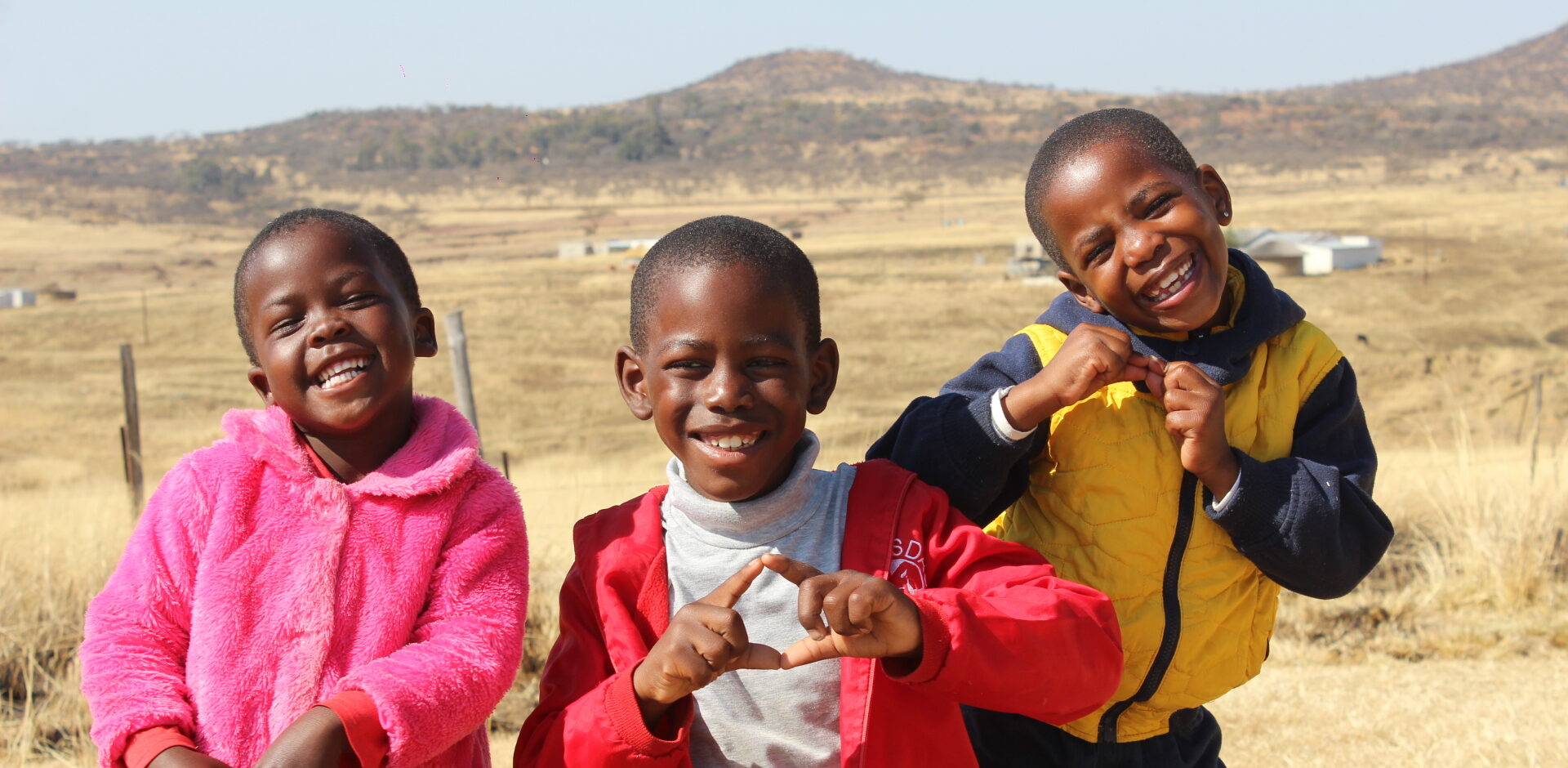 Copii din Africa de Sud ajutați